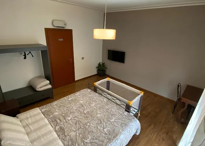 Hlux Oi Affiₜₜacaₘere Pensionat Piacenza